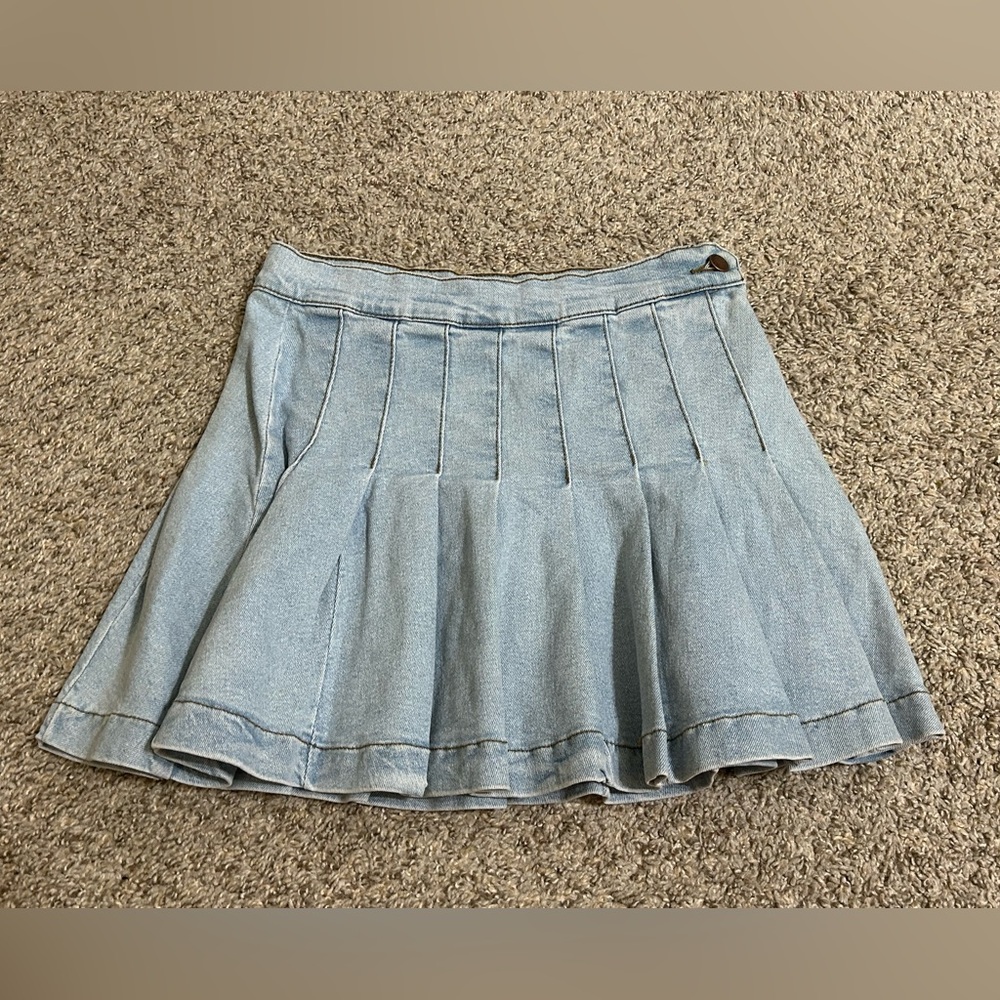 Vibrant M.I.U. Light Wash Pleated Denim Mini Skirt Size Medium Preppy Y2K Cotton